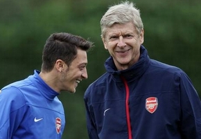 HLV Wenger ký hợp đồng mới với Arsenal