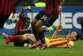 Barcelona cầm hòa Milan trên đất Italia