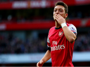 Nếu Sir Alex nghe Rooney, M.U đã có Ozil