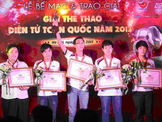 Thể thao điện tử Việt Nam vinh danh các tài năng eSports Việt
