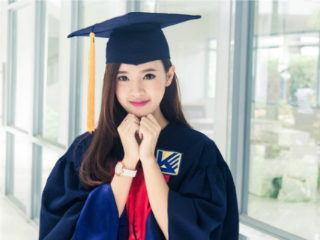 Hotgirl Midu nhận bằng tốt nghiệp Đại học Kiến Trúc