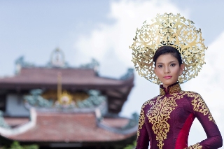 Độc đáo quốc phục của Trương Thị May tại Miss Universe