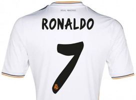 Áo thi đấu của C.Ronaldo bán chạy nhất năm 2013