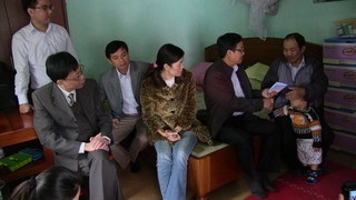 VNPT Hà Nội tham gia trao quà tình nghĩa cho 10 gia đình