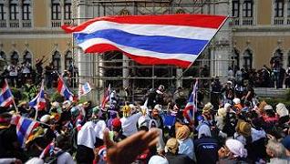 Người biểu tình Thái Lan bất ngờ chiếm được toà nhà chính phủ