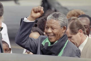 Nelson Mandela – biểu tượng của sự thứ tha và hoà giải