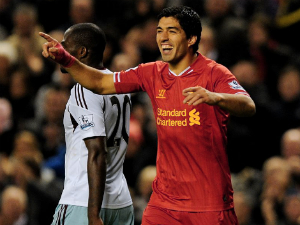 Suarez được Premier League “tặng” thêm 1 bàn thắng