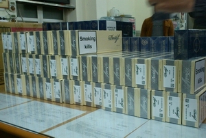 Bắt gần 2.000 bao thuốc ngoại tại Hà Nội