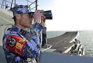 Trung Quốc lên tiếng vụ suýt đâm tàu tên lửa Mỹ