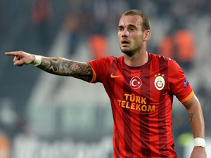 Sneijder chấp nhận giảm lương để sang Man Utd