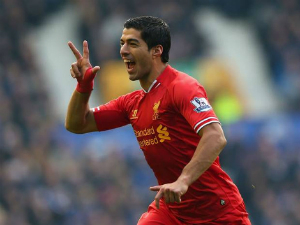 Suarez đi vào lịch sử Premier League