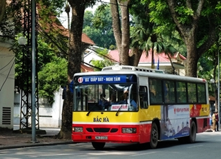 Tết Nguyên Đán: Xe buýt chạy đến gần 11 giờ đêm