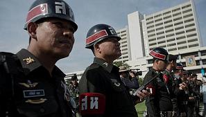 Bị cảnh báo, quân đội quyền lực Thái Lan thoái lui?