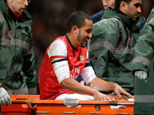 Arsenal nhận hung tin: Walcott nghỉ hết mùa