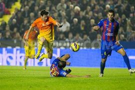 Levante - Barcelona: Có quà cho khách