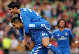 Thắng đậm Betis, Real san bằng điểm số với Barca