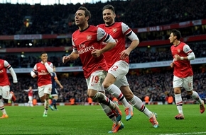 Santi Cazorla kéo “pháo” lên đỉnh!
