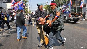 Bạo lực bùng phát, quân đội Thái sắp ra tay?