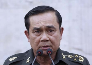 Quân đội ra tay “cứu” Thủ tướng Thái?