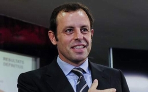 Chủ tịch Barcelona bất ngờ từ chức!