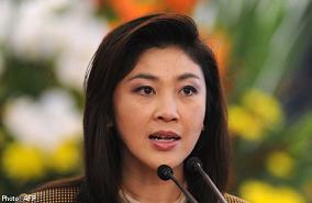 Nữ Thủ tướng Thái bị kẹp giữa hai gọng kìm?