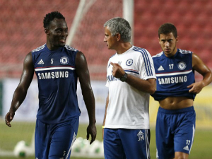 Chelsea tiếp tục “thải hàng”: Mourinho chia tay trò cưng