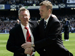 Tính sa thải David Moyes, M.U bị Sir Alex đe nẹt