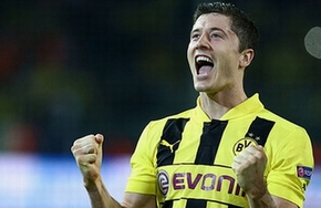 Lewandowski tấn công CĐV vì bị lăng mạ!