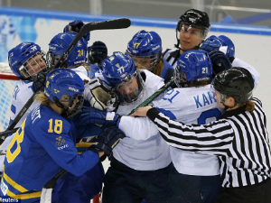 5 nữ VĐV đánh nhau túi bụi ở Olympic Sochi