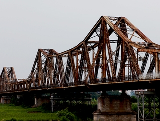 Di dời cầu Long Biên để xây cầu vượt đường sắt mới?
