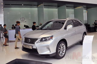 Kinh doanh xe sang Lexus gặp khó