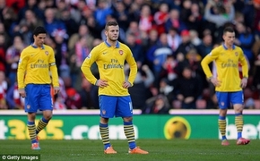 Arsenal &quot;chết&quot; trên chấm phạt đền!