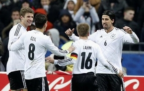 HLV Loew lo tuyển Đức què quặt trước World Cup
