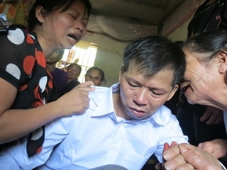 Hàng xóm viết đơn đề nghị đền bù hộ ông Nguyễn Thanh Chấn