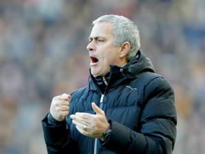 Thắng to, Mourinho vẫn sợ mất Premier League