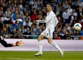 Đánh bại Levante, Real Madrid vững chắc ngôi đầu