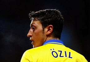 Arsenal nhận tin dữ: Ozil chấn thương nặng!