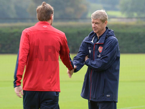 Wenger sẽ đuổi 'thanh niên' ngổ ngáo của Arsenal?