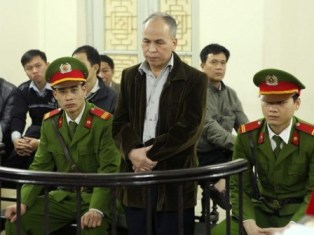 Bị cáo Phạm Viết Đào nhận mức án 15 tháng tù