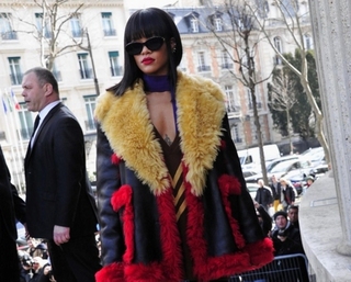 Rihanna: Biểu tượng thời trang của năm