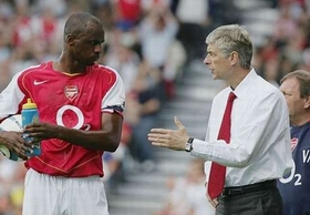 Vieira trở lại Arsenal, thay thế HLV Wenger?