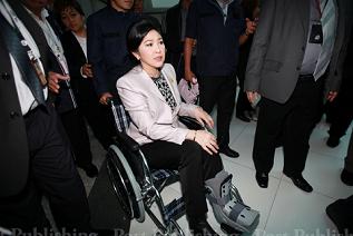 Nữ Thủ tướng Thái xinh đẹp quyết đấu đến cùng