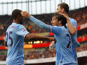 Chelsea nguy cơ mất điểm, Man City bứt phá?
