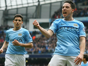 Đè bẹp Southampton, Man City áp sát ngôi đầu
