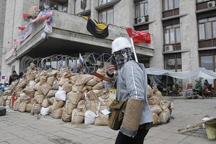 Đông Ukraine: Người biểu tình không 'buông súng'