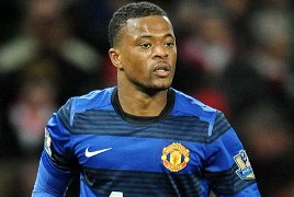 Man Utd tìm người thay thế Patrice Evra