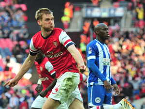 Đấu súng hạ Wigan, Arsenal vào chung kết FA Cup