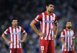 CĐV tụt quần khiến Diego Costa đá hỏng phạt đền