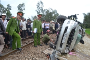 Những lưu ý bắt buộc khi phương tiện đi qua đường sắt