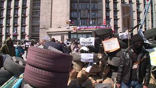 Kiev xuống nước, người biểu tình vẫn làm căng